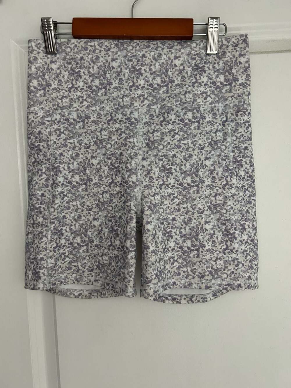 Vuori Studio Pocket Short in Salt Blurred Torrent, Size M
